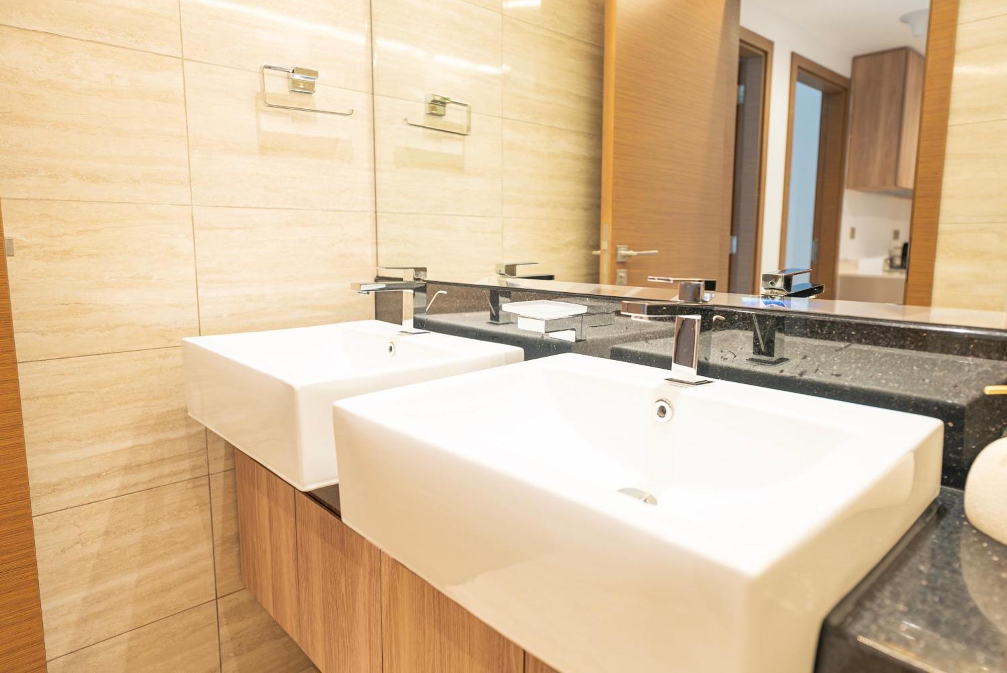 Elegant 2-bedroom Apartment, Branded & Luxury Amenities Dubaï
